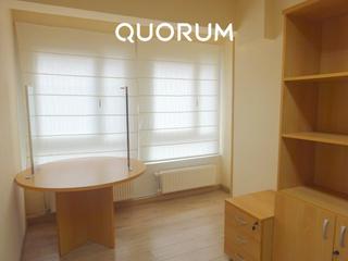 Rent Office space in Santutxu-Basarrate. Entreplanta luminosa con 3 despachos en santutxu