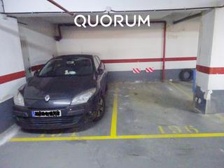 Parking coche en Atxuri. Parcela de garaje para coche normal