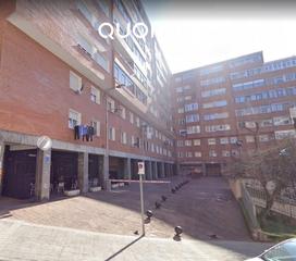 Aparcament cotxe a Santutxu-Basarrate. Parcela de garaje cerrada
