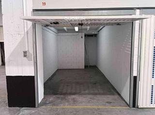 Parking voiture à Arabella. Parcela de garaje cerrada en bolueta