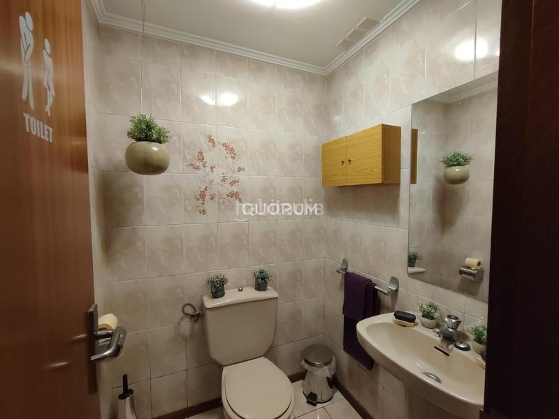 Foto cb0e6021-a344-404a-bc1b-34a3e3a5517e. Locale commerciale in Casco Viejo Bilbao