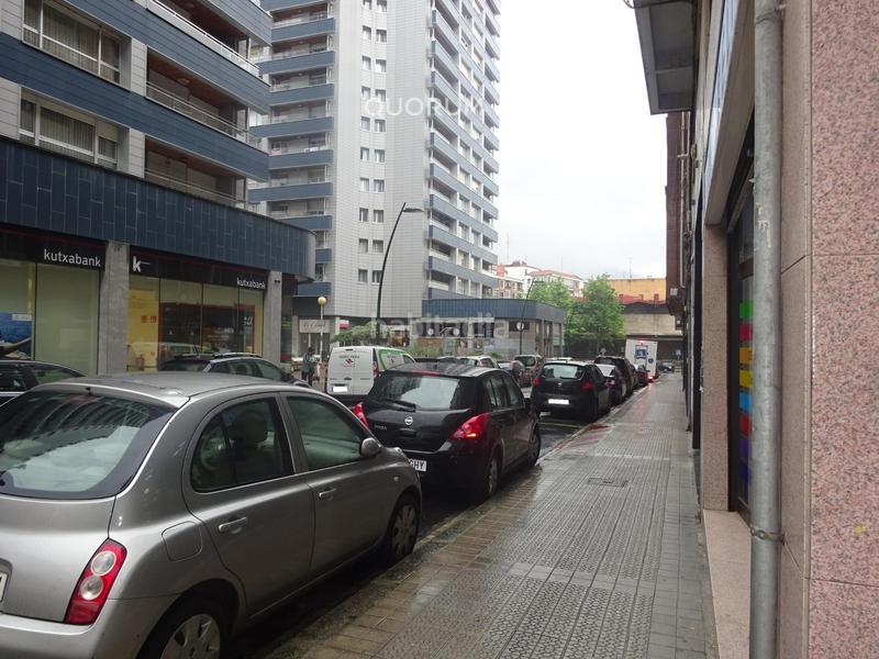 Foto 366fe1d5-7ffa-4129-bbab-e1557ae72624. Alquiler local comercial amplio local comercial en santutxu en Bilbao