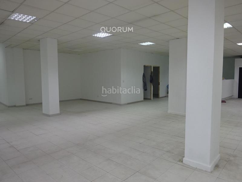 Foto ae2dc5fb-a662-41c4-a37c-9fcc7758d4be. Alquiler local comercial amplio local comercial en santutxu en Bilbao