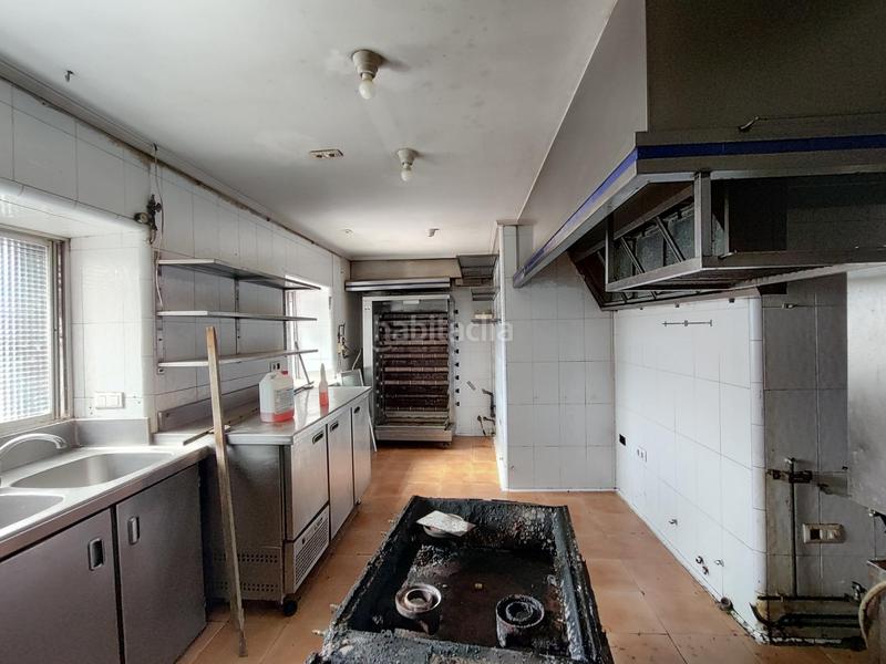 Foto b781fc32-8ccf-4cf4-8953-9aef43860287. Local comercial restaurante en venta con terrenos en Txurdinaga en Bilbao