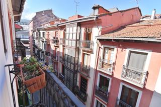 Appartement  Calle artekale. Piso de 2 habitaciones para entrar a vivir en casco viejo de bil