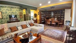 Pis en Casco Viejo. Pisazo de 2 habitaciones y 2 baos en el casco viejo