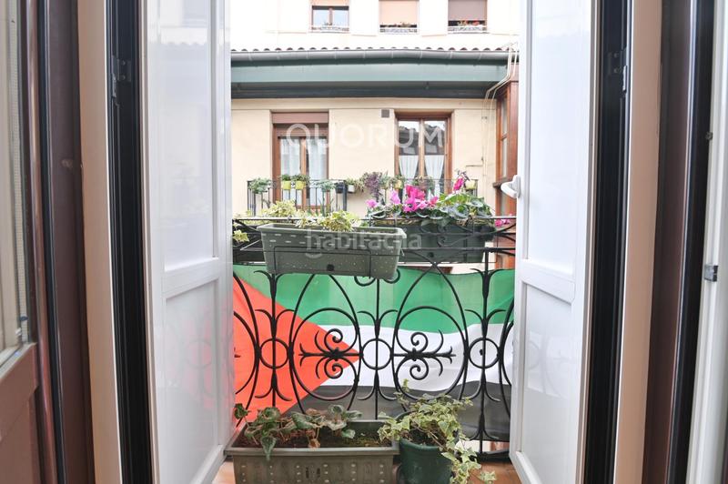 Foto 1cffd7c2-d84c-4c5a-af42-90c281fec9f2. Piso coqueta vivienda reformada en el Casco Viejo en Bilbao