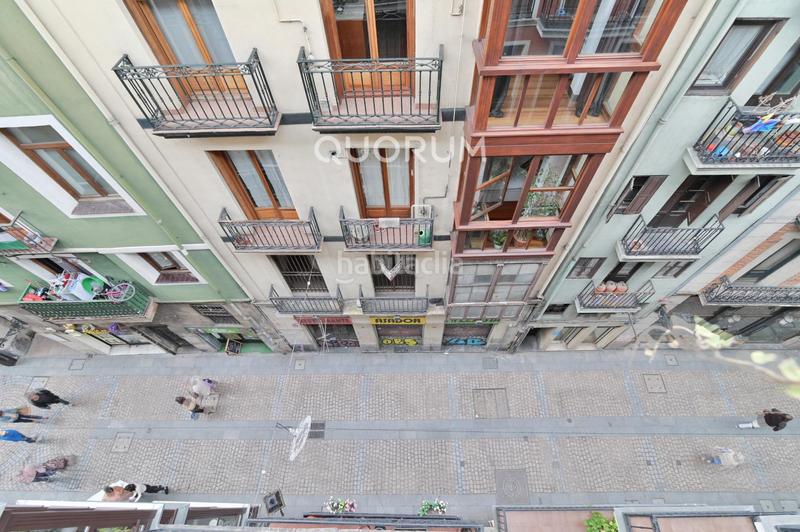 Foto 1f6d6a34-ccfd-407f-b2d2-f111a25dfa9c. Piso coqueta vivienda reformada en el Casco Viejo en Bilbao