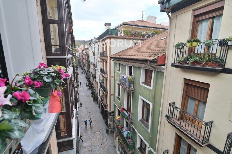 Foto cc9e94ab-6974-4d0d-bfea-80ea5e840afc. Piso coqueta vivienda reformada en el Casco Viejo en Bilbao
