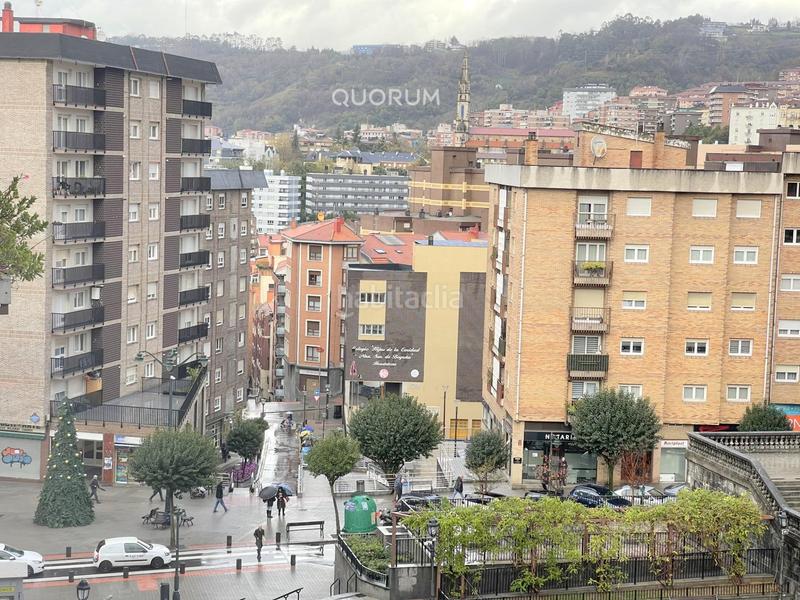 Foto 3143f31c-2e44-4387-b492-b696ff4ae94b. Piso  céntrico de 3 habitaciones 2 baños y vistas en Bilbao