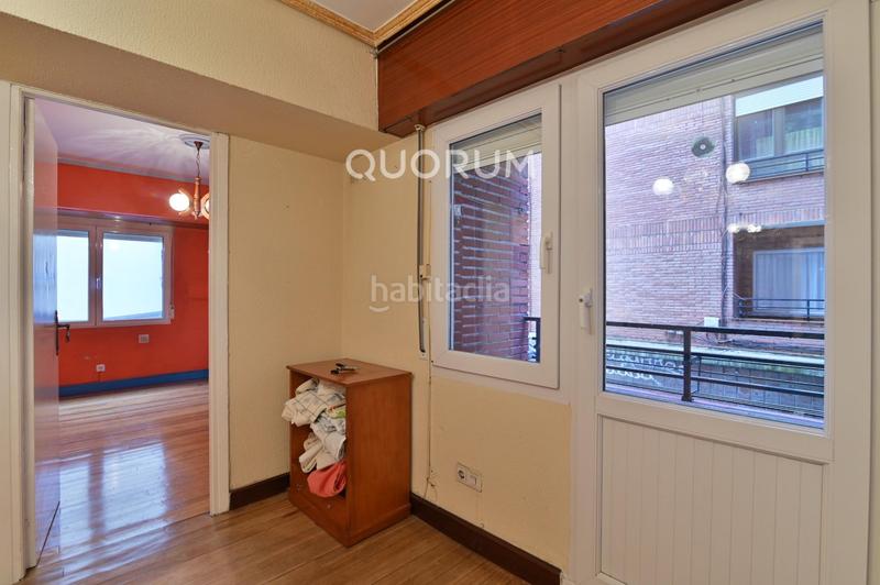 Foto 02da9e96-628b-48fe-aeea-3fd99f79128f. Piso vivienda con balcón, exterior para reformar en Bilbao