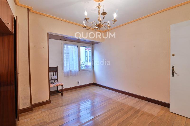 Foto 1401378c-7fb6-4dbe-8f8e-346cb52a7791. Piso vivienda con balcón, exterior para reformar en Bilbao