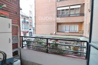 Pis  Calle matiko. Vivienda con balcón, exterior para reformar