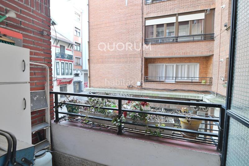 Foto 3f4dfbf2-2423-45a6-9795-7594c3329ac9. Piso vivienda con balcón, exterior para reformar en Bilbao