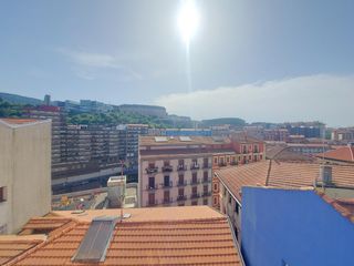 Piso en Atxuri. Se vende piso reformado totalmente reformado con una habitación