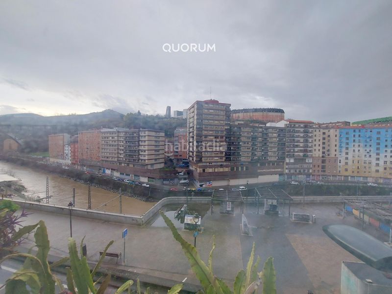 Foto c15bee2b-4a70-4bf4-9e35-a618c2d362e9. Pis amb aparcament a Atxuri Bilbao