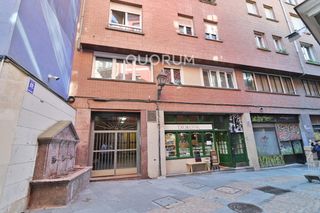Flat  Calle iturribide. Se vende piso de 3 habitaciones 2 baños garaje y trastero
