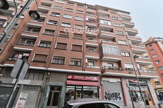 Flat in Santutxu-Basarrate. Piso en santutxu de 2 habitaciones y terraza