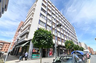 Pis a Santutxu-Basarrate. Piso de 3 habitaciones en el centro de santutxu
