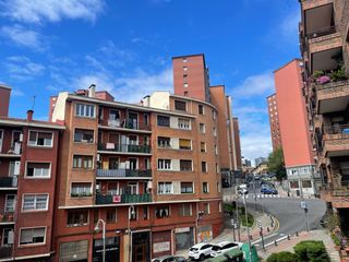 Flat  Calle calle txirrita. Piso para entrar a vivir con 3 habitaciones en bolueta