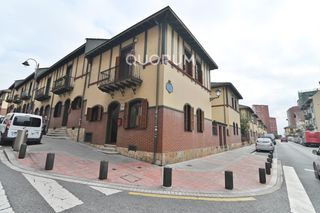 Casa a schiera in Santutxu-Basarrate. Vivienda adosada para entrar a vivir de 3 dormitorios en zona tr