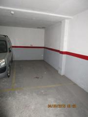 Autoparkplatz in Collblanc. Plaza de fácil acceso, para coche mediano-grande