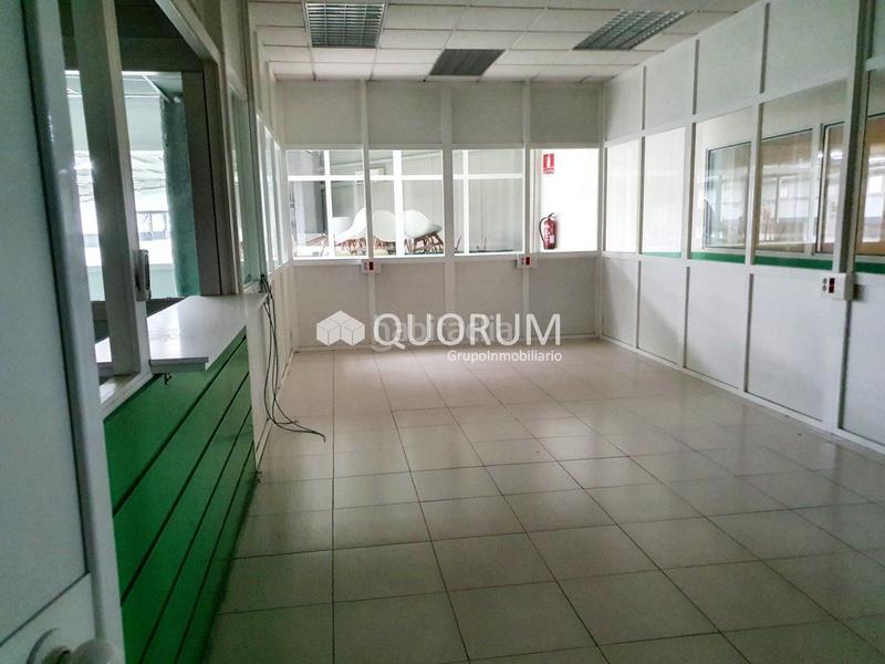 Foto ba6e03f9-c311-4d72-ae41-344a27789539. Industrial building in Erandio