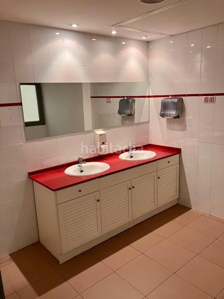 Foto 975bec52-210d-41a1-b860-1b4ca0c0788a. Alquiler local comercial gran local diafano en el centro en Bilbao