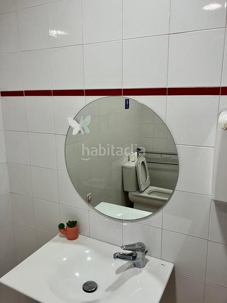 Foto c1eba6fd-1229-4d52-8b77-19816a3f40fd. Alquiler local comercial gran local diafano en el centro en Bilbao