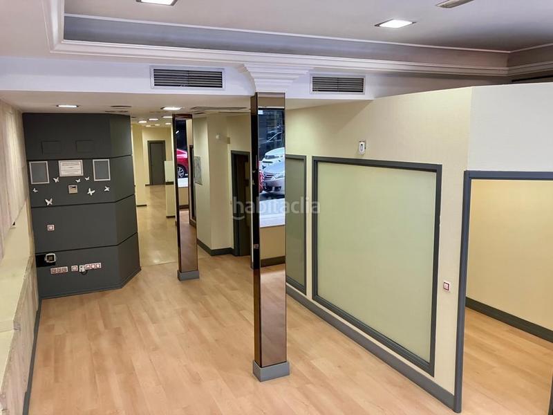 Foto cf5cdb52-be61-4b6b-a056-0a7b6683a954. Alquiler local comercial gran local diafano en el centro en Bilbao