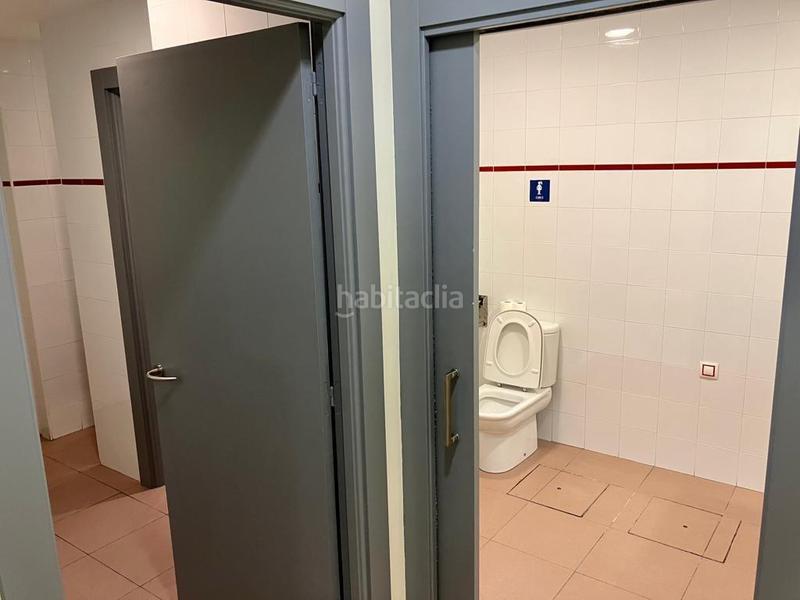 Foto e921127f-8894-40c0-880c-19388eb3ad9f. Alquiler local comercial gran local diafano en el centro en Bilbao