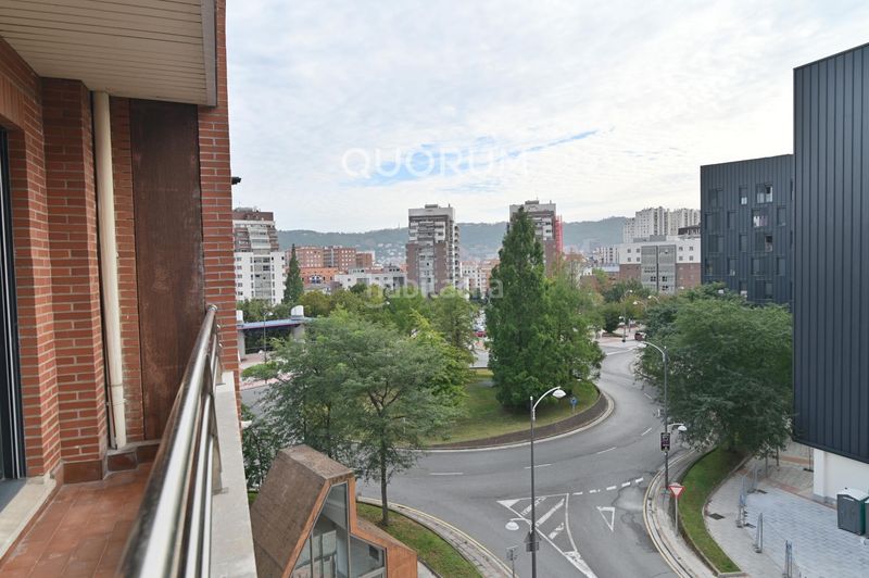 Foto 1b7cbce8-b453-4890-b948-19c87cbdae6b. Rent flat with heating parking in Rekalde Centro Bilbao
