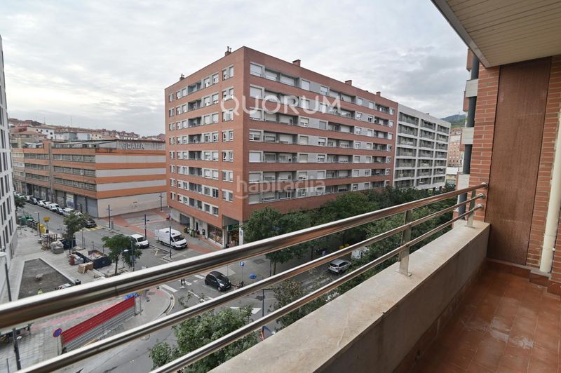 Foto 3cfda900-9bc5-4c78-a019-cee153d57d9b. Rent flat with heating parking in Rekalde Centro Bilbao