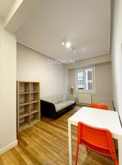 Location Appartement  Calle príncipe de viana. Apartamento de 2 habitaciones junto al metro de matiko