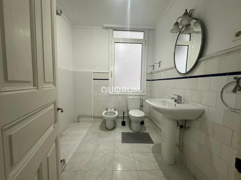 Foto 4ba131ba-18f4-46da-825e-c3be21351882. Alquiler piso vivienda con 4 dormitorios en el ensanche en Bilbao