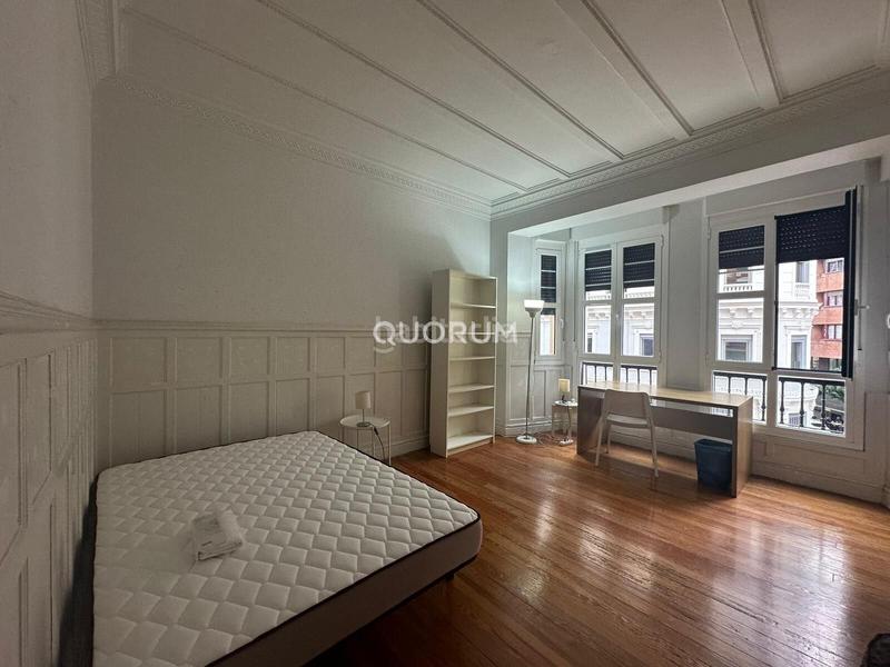 Foto 88b52dff-b311-44b5-a918-2581db5318bb. Miete etagenwohnung mit heizung in Ensanche - Moyua - Diputación Bilbao