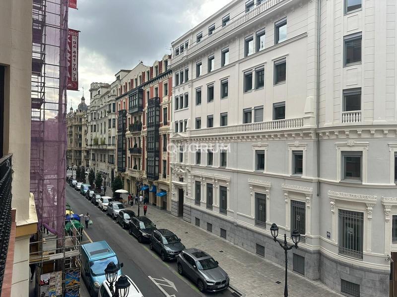 Foto a747bd50-ad39-40f7-b6f6-5ed255cfa3ec. Miete etagenwohnung mit heizung in Ensanche - Moyua - Diputación Bilbao