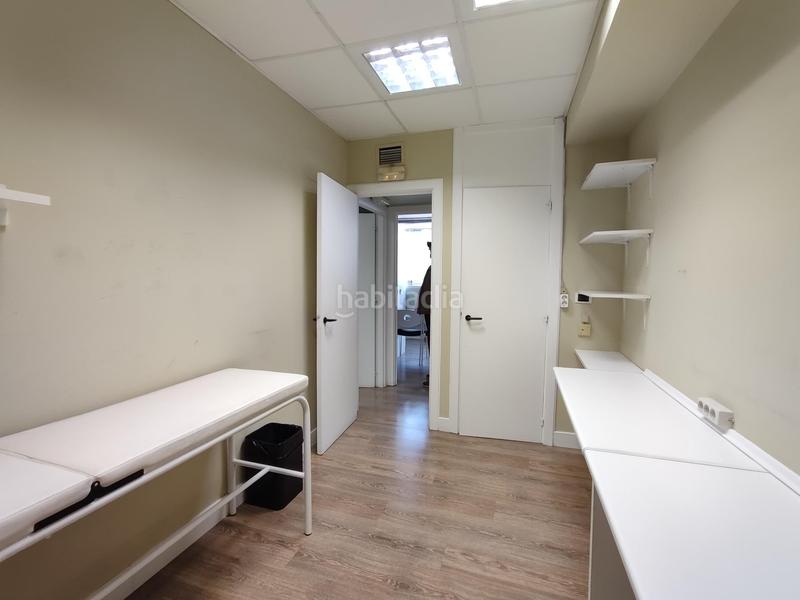 Foto eb7c5a0e-1898-4bb9-869d-680906184d06. Alquiler oficina despacho servicios medicos abando en Bilbao