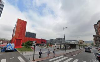Lloguer Local Comercial a Basurtu. Local gran escaparate junto a intermodal