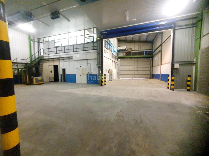 Foto d23103ea-1940-4877-96f4-06a770365dc3. Bâtiment à usage industriel dans Zaratamo