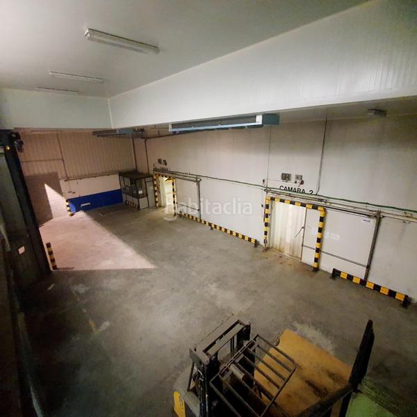 Foto e2fadfe2-1e39-4c44-be4b-1ca2f72170ce. Bâtiment à usage industriel dans Zaratamo