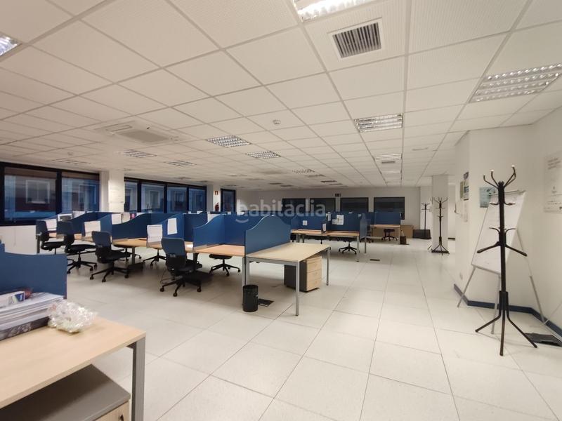Foto b0e74cb2-eab4-4095-8ff8-5fbdb8fbac24. Alquiler oficina  840 metros san ignacio en Bilbao