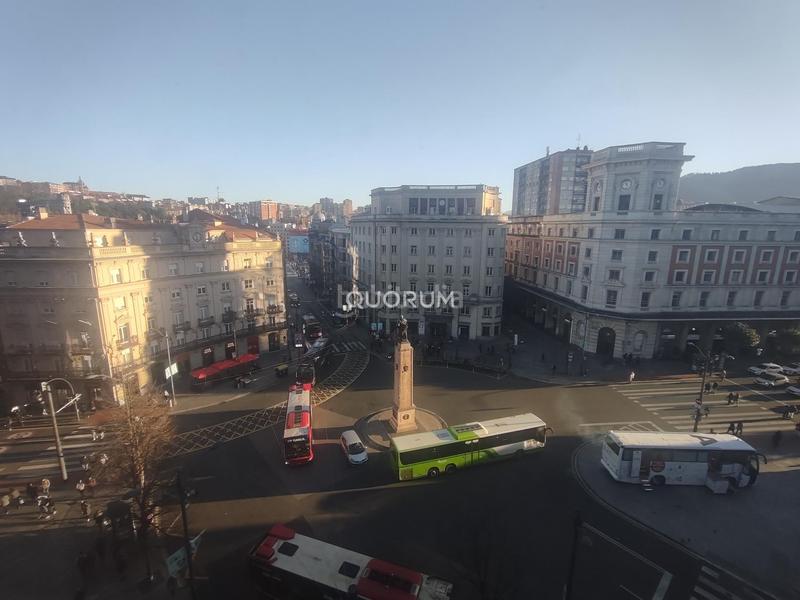 Foto fbb85b82-a04a-425d-ab0f-a3ddd727ca35. Alquiler oficina  planta entera Plaza Circular alquiler en Bilbao