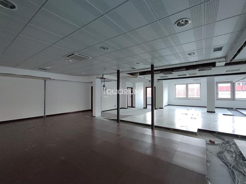 Foto 0d592e3d-b069-4c88-b296-c23e9aec24e7. Lloguer oficina amb calefacció aparcament a Plaza Circular Bilbao