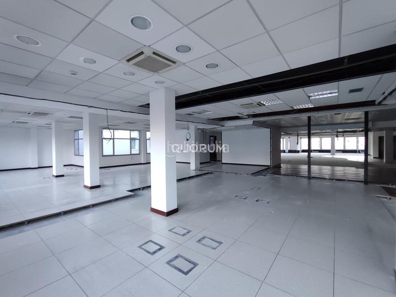 Foto d9e9e787-89b8-4d00-9abc-665632a139f1. Lloguer oficina amb calefacció aparcament a Plaza Circular Bilbao