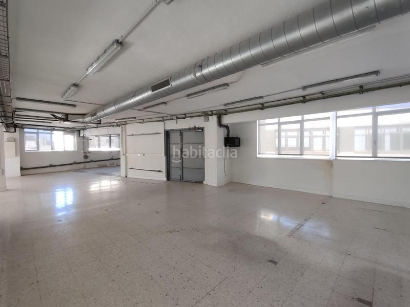 Foto e5cc4fee-9396-4252-b740-d1b61bc2cb1f. Alquiler local comercial local industrial Zabala gran tamaño en Bilbao