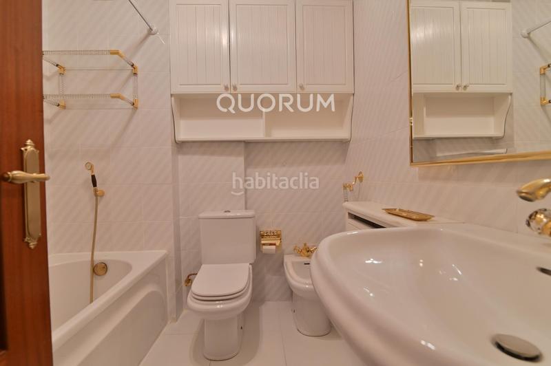 Foto 07c8c70c-87fd-4304-86c3-641a2d975866. Rent flat with heating in Plaza Circular Bilbao