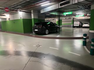 Parking coche  Calle calle de ramón rubial. Parcela de  garaje para coche grande en plaza euskadi