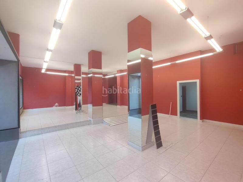 Foto 3b9cf0bc-4c53-499a-a323-168df2f053b2. Alquiler local comercial  con mucho escaparate deusto en Bilbao