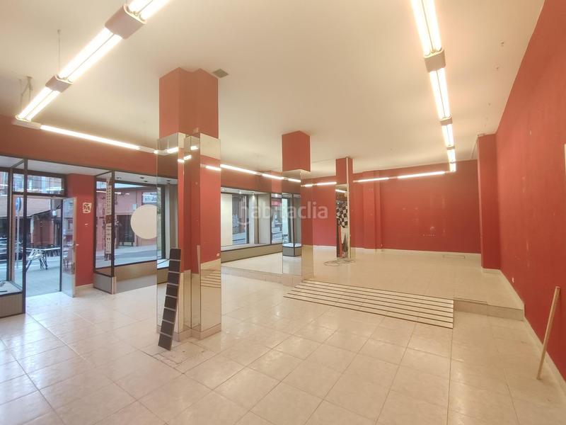 Foto 6512229a-7c7f-4cf5-9455-46547af8c727. Alquiler local comercial  con mucho escaparate deusto en Bilbao